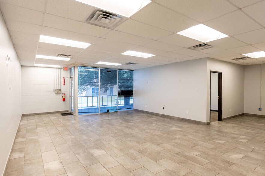 More Photos Of 3320 Dalworth St, Arlington Warehouse For Lease