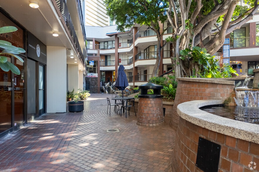 More Photos Of 400 Hobron Ln, Honolulu Apartments For Sale