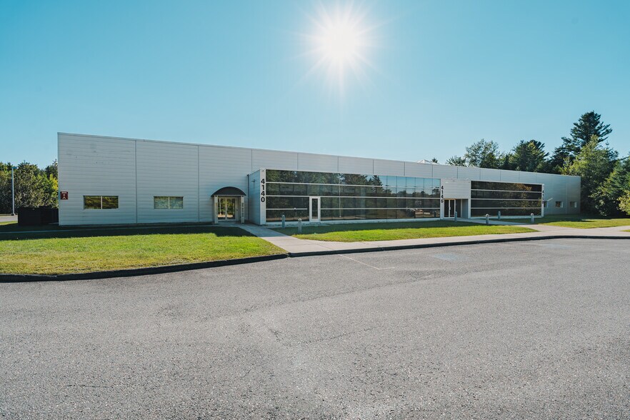 More Photos Of 4140-4150 Boul De Portland, Sherbrooke Manufacturing For Lease