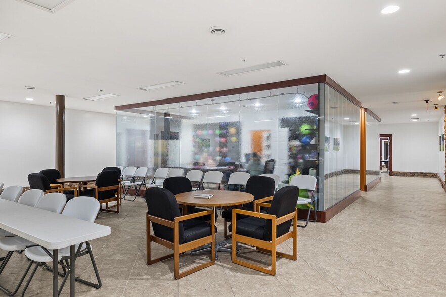 More Photos Of 1 Hedstrom Dr, Ashland Warehouse For Lease