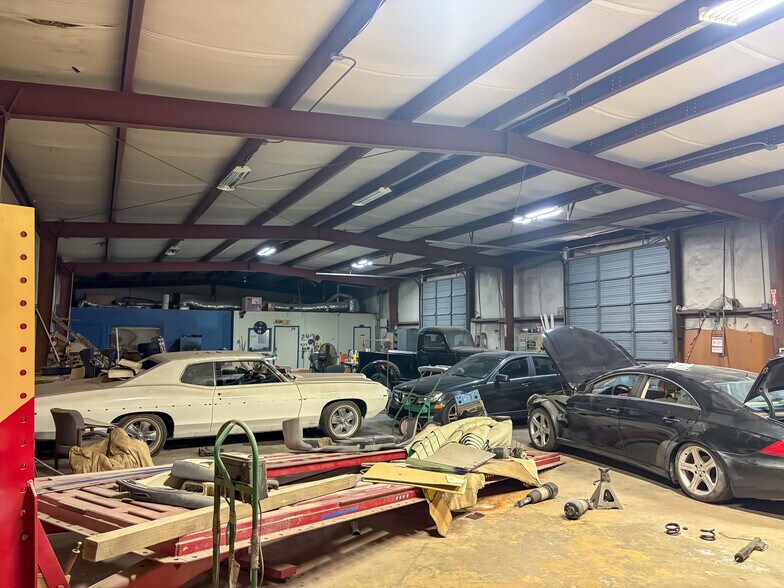 More Photos Of 6921 Stall Rd, Charleston Auto Repair For Lease