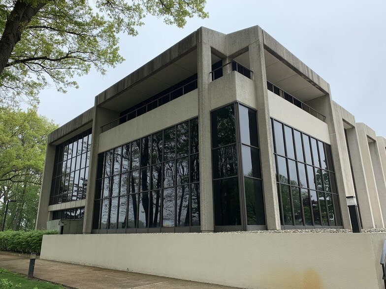 More Photos Of 2520 Bypass Rd, Elkhart Office For Lease