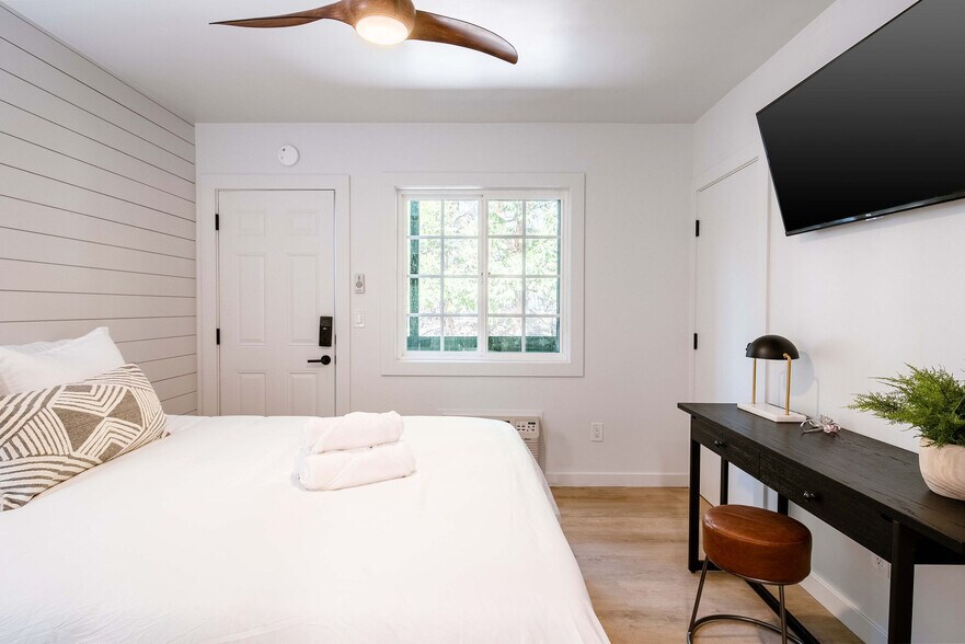 More Photos Of 306 Loch Leven Rd, Lake Arrowhead Hotel For Sale