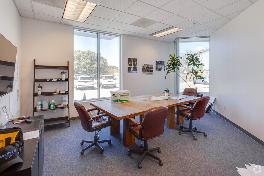 More Photos Of 707-709 E Hueneme Rd, Oxnard Warehouse For Sale