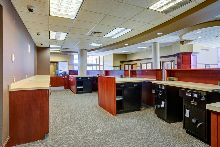 More Photos Of 425 State St, Bristol Bank For Lease