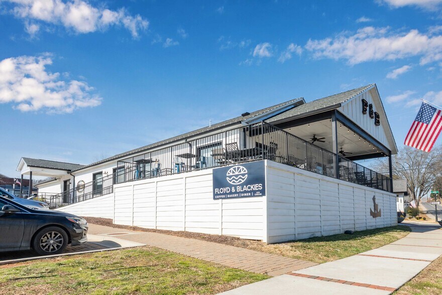 More Photos Of 142 8th Ave, Cramerton Restaurant For Sale
