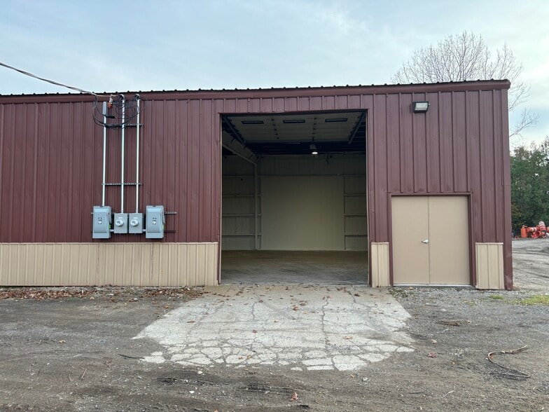 More Photos Of 160 N Ortonville Rd, Ortonville Warehouse For Lease