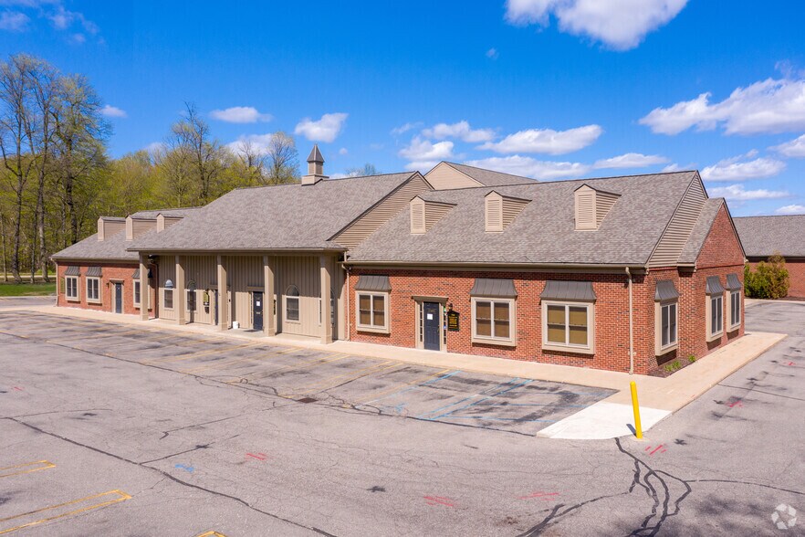 More Photos Of 37651-37695 Pembroke Ave, Livonia Office For Lease