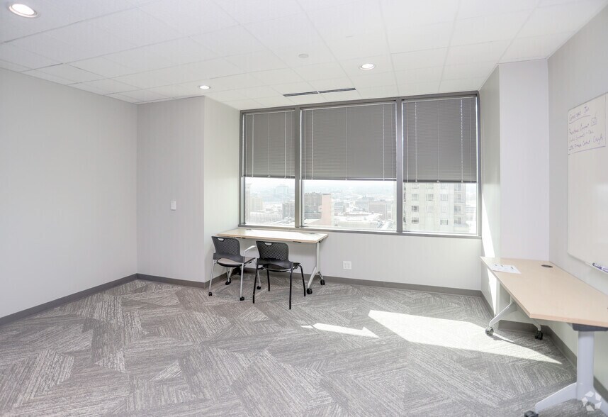 More Photos Of 10 W Market St, Indianapolis Office For Lease