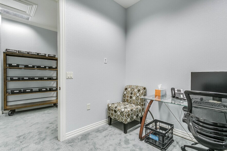 More Photos Of 7633 Bellaire Dr S, Fort Worth Medical For Sale