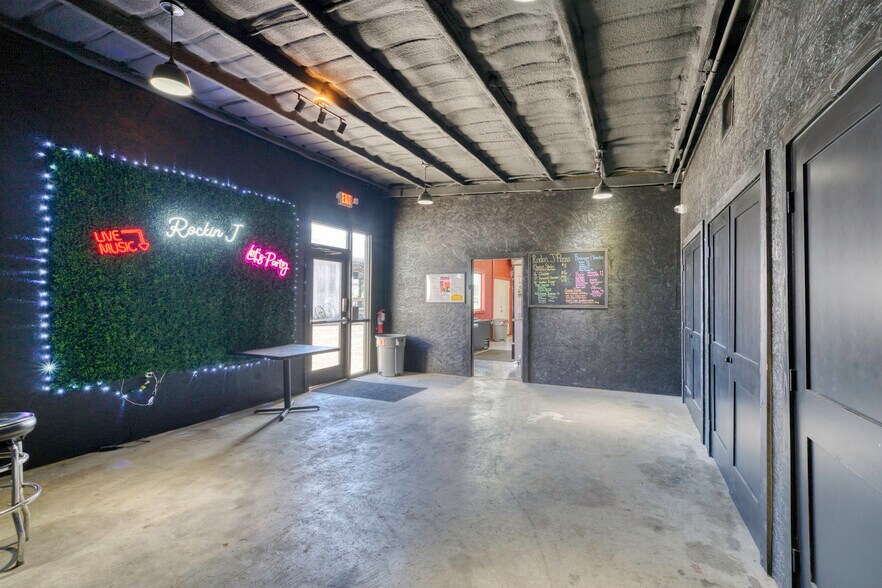 More Photos Of 710 S May St, Madisonville General Retail For Sale