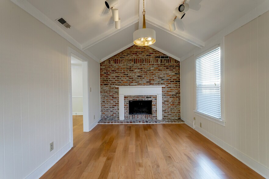 More Photos Of 644 W Iris Dr, Nashville Office For Lease
