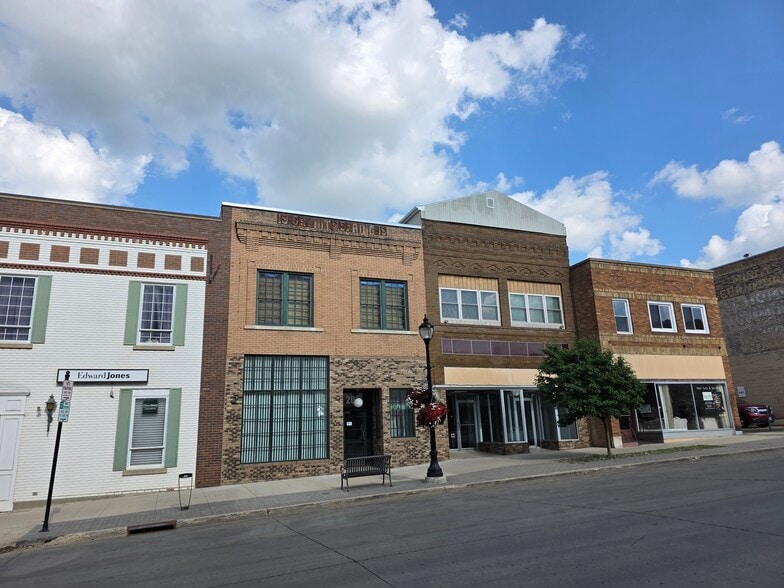 More Photos Of 205 Main St S, Minot Storefront Retail Office For Lease
