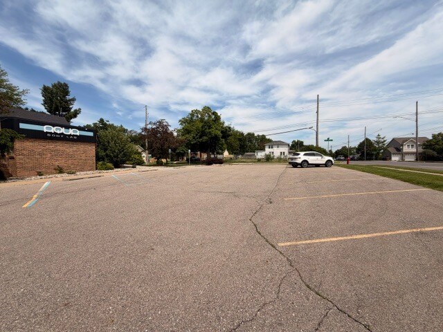 More Photos Of 1219 E Saginaw St, Lansing Medical For Sale