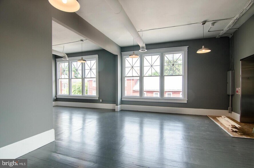 More Photos Of 201 E German St, Shepherdstown Storefront For Sale