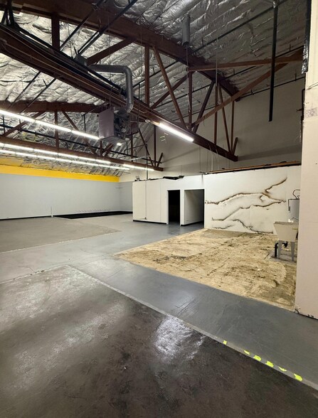 More Photos Of 10319 SE 82nd Ave, Portland General Retail For Lease