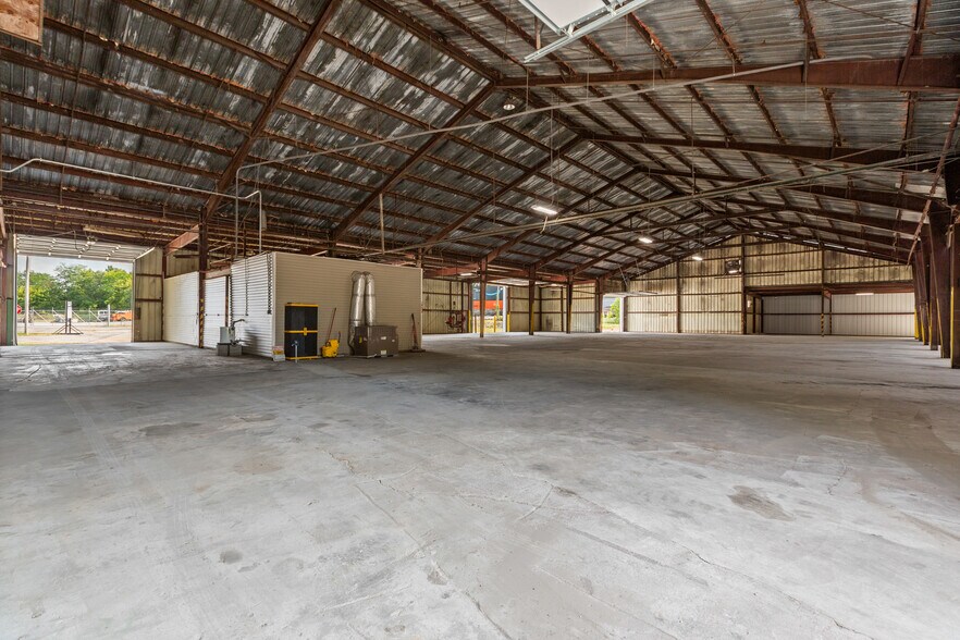 More Photos Of 240 E Park St, Guthrie Industrial For Lease