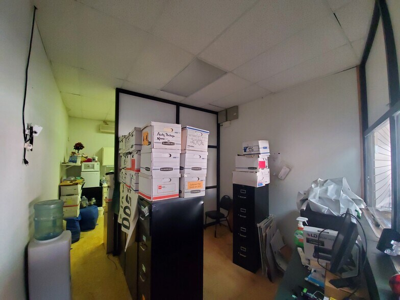 More Photos Of 2000 S Beretania St, Honolulu Storefront Retail Office For Lease