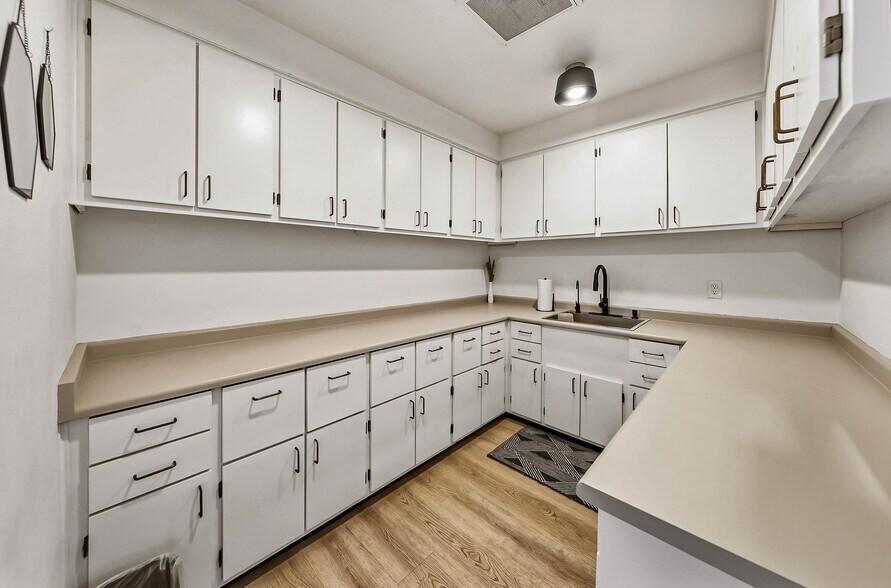 More Photos Of 239 SE G St, Grants Pass General Retail For Sale