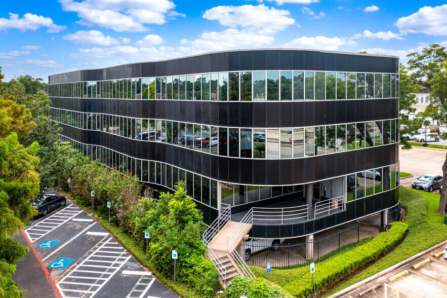 More Photos Of 8955 Katy Fwy, Houston Office For Lease