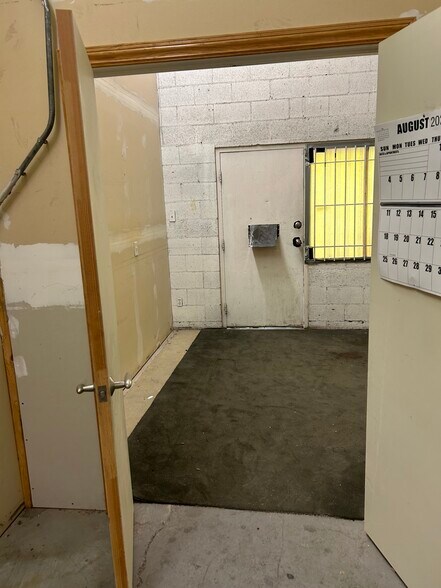 More Photos Of 3301-3327 Western Ave, Las Vegas Industrial For Sale