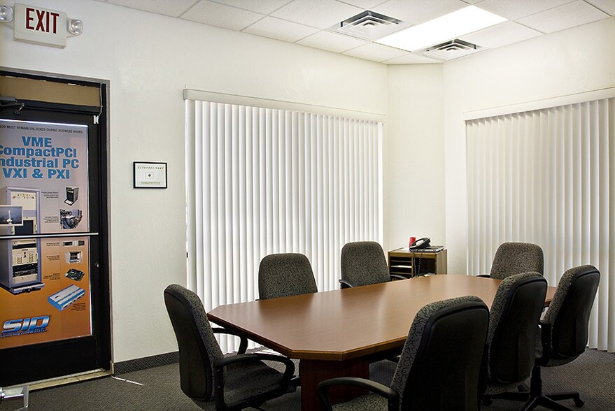 More Photos Of 7440 E Karen Dr, Scottsdale Service For Lease