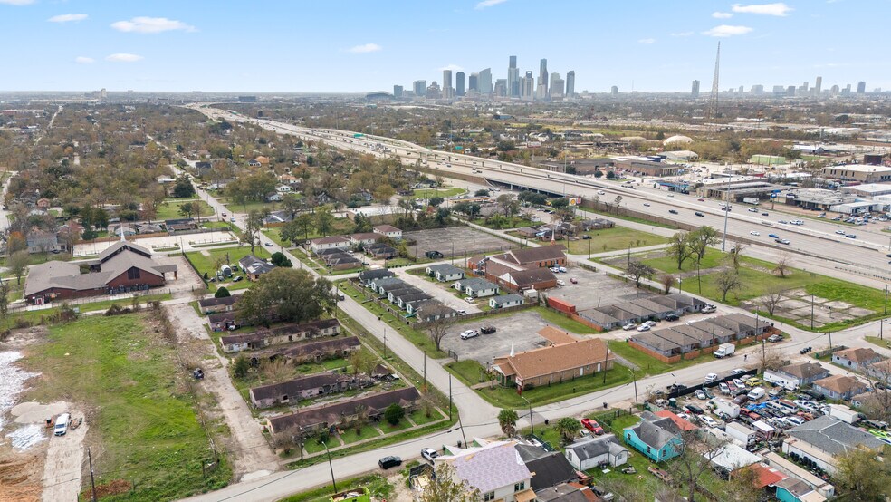 More Photos Of 3121 Brewster St, Houston Apartments For Sale