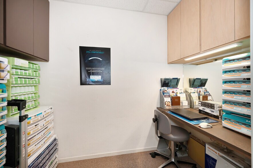 More Photos Of 11879 Kemper Rd, Auburn Office For Sale