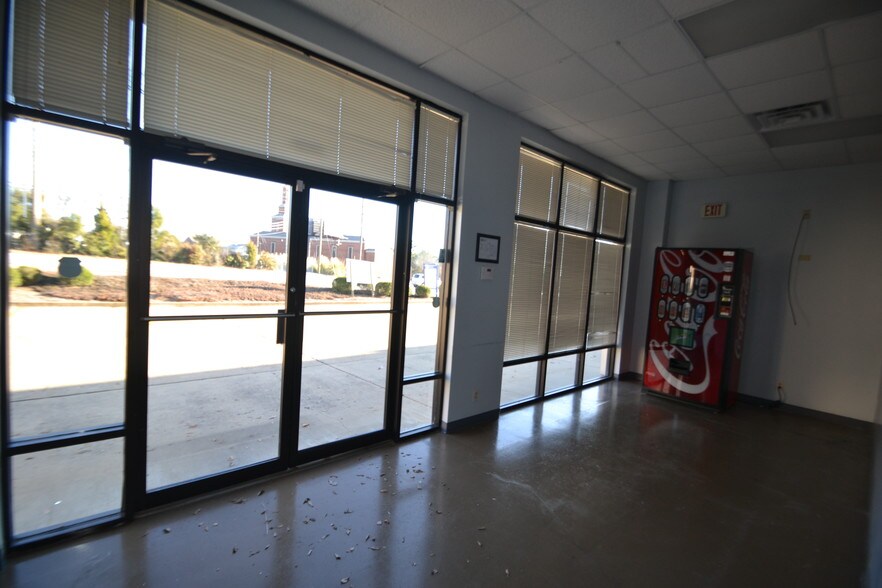More Photos Of 3535 Macon Rd, Columbus Freestanding For Lease