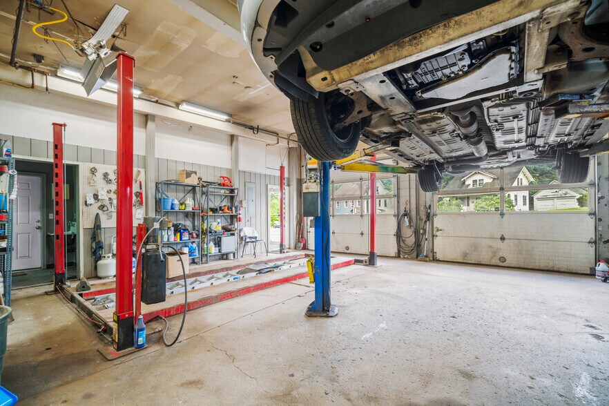 More Photos Of 202 Union St, Vernon Auto Repair For Sale