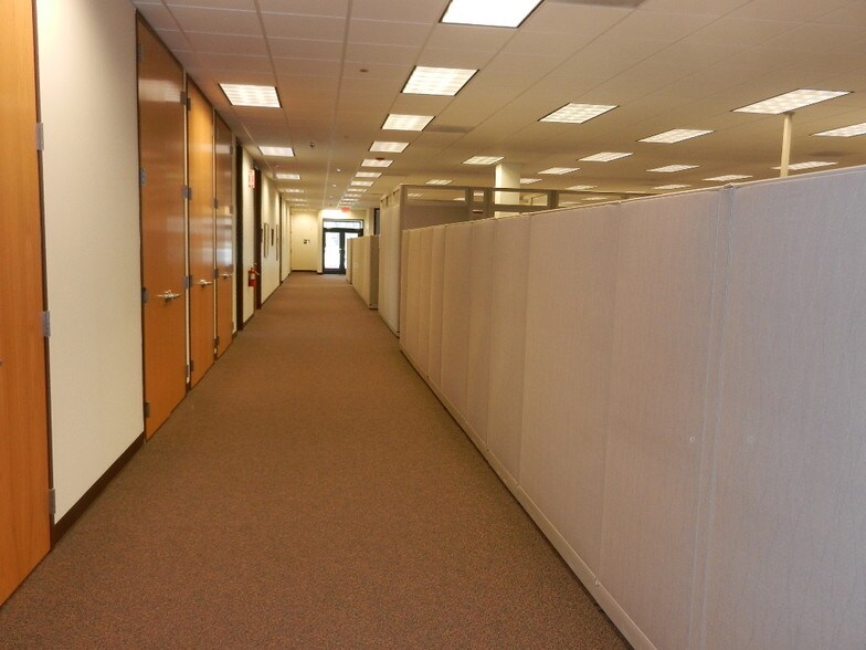 More Photos Of 211 W Ridge Rd, Griffith Office For Lease