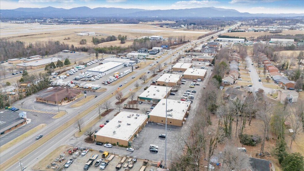 More Photos Of 5306 Peters Creek Rd, Roanoke Showroom For Sale