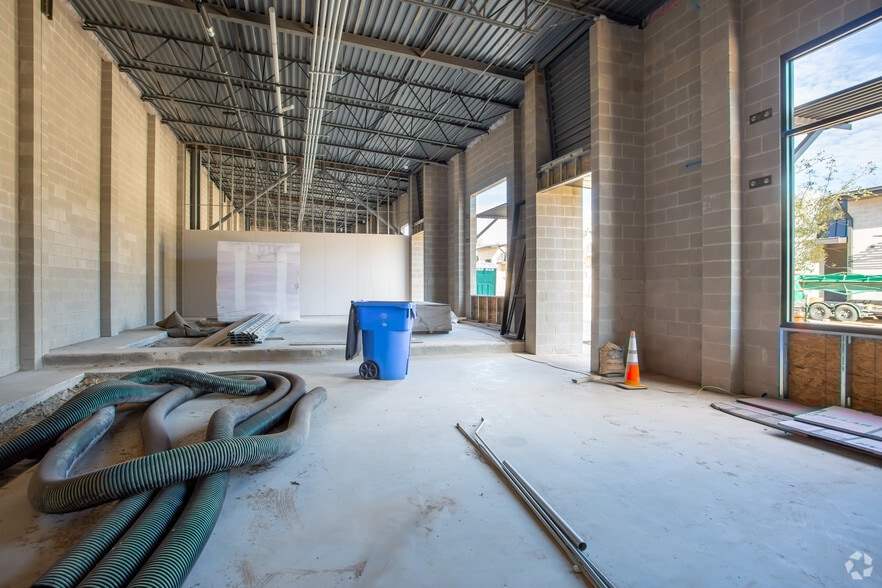 More Photos Of 2307 Thornton Rd, Austin Flex For Lease