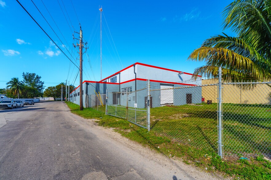 More Photos Of 2099 S Park Rd, Hallandale Manufacturing For Sale