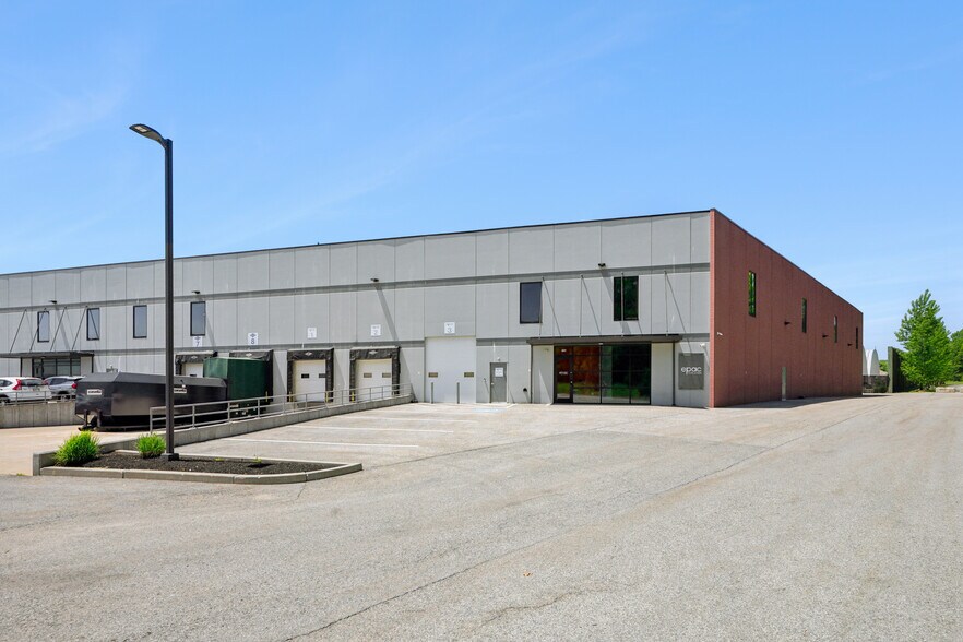 More Photos Of 52 Industrial Dr, Hyde Park Unknown For Lease