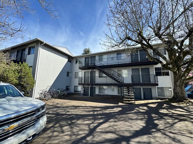 More Photos Of 760 NW 21st St, Corvallis Apartments For Sale