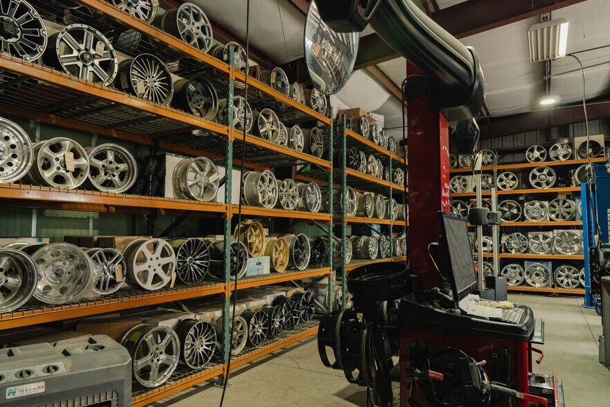 More Photos Of 6886 Santa Fe Dr, Winton Auto Repair For Sale