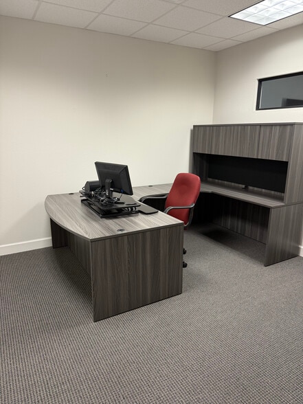 More Photos Of 633 E Fernhurst Dr, Katy Medical For Sale