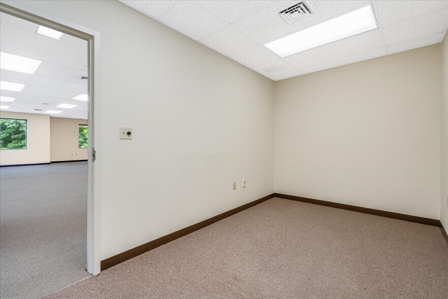 More Photos Of 7 Route 101A, Amherst Medical For Sale