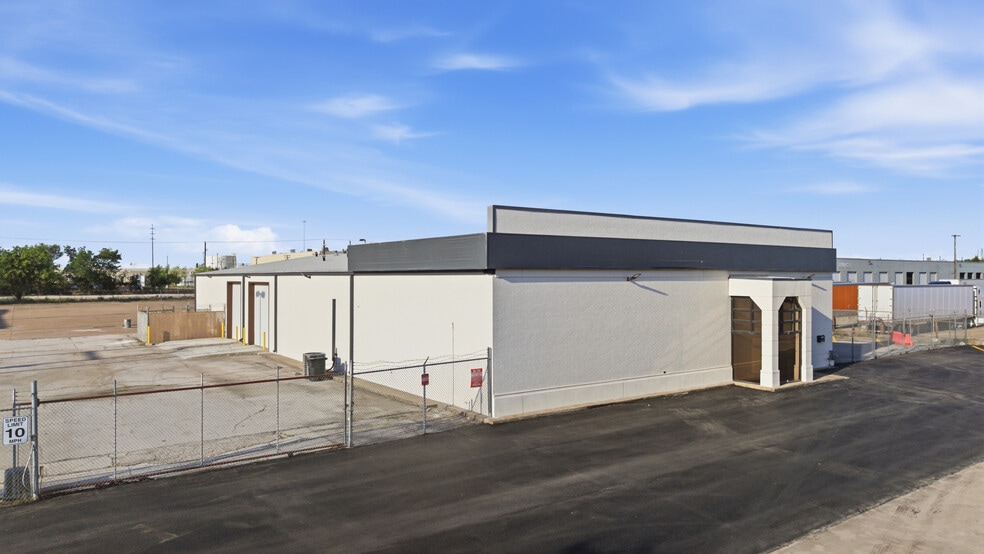 More Photos Of 2820 Oakland Ave, Garland Truck Terminal For Lease