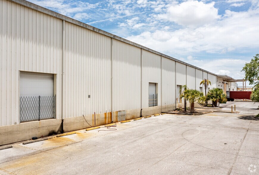 More Photos Of 6750 N Bryan Dairy Rd, Seminole Distribution For Sale