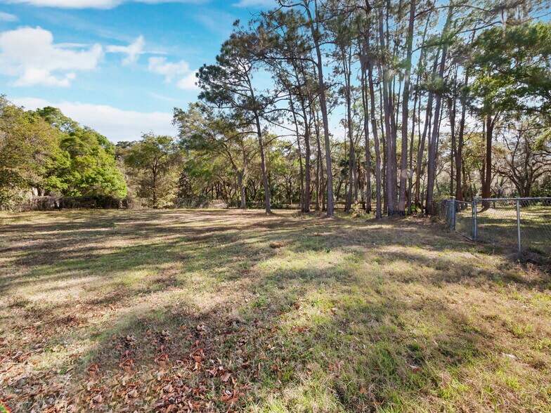 More Photos Of 3825 Sarasota Golf Club Blvd, Sarasota Veterinarian Kennel For Sale