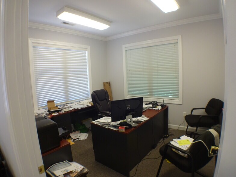 More Photos Of 5640 Six Forks Rd, Raleigh Office For Lease