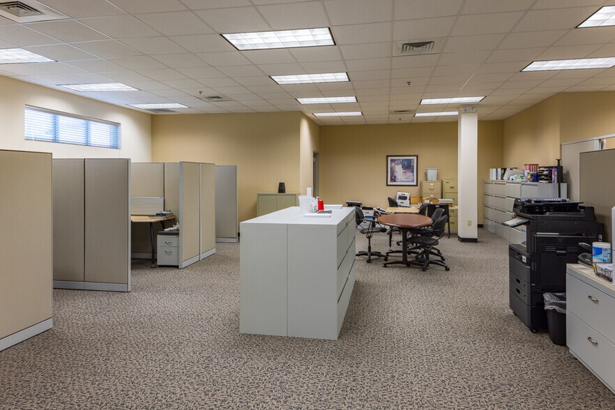 More Photos Of 10431 Wallace Alley St, Kingsport Office For Sale
