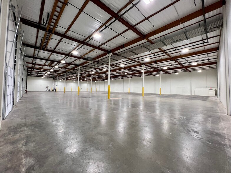 More Photos Of 1120 W Fairmont Dr, Tempe Warehouse For Lease