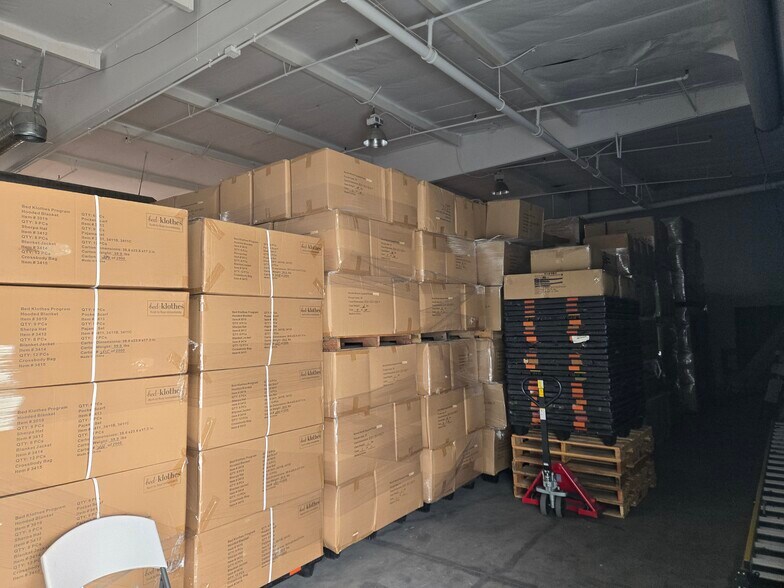 More Photos Of 4226 Valley Fair St, Simi Valley Manufacturing For Sale