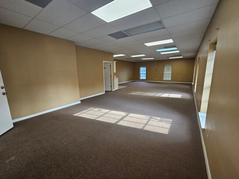 More Photos Of 14741 Pebble Bend Dr, Houston Loft Creative Space For Lease