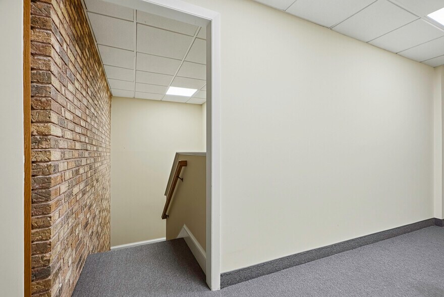 More Photos Of 37 Pierce St, Northborough Office For Sale