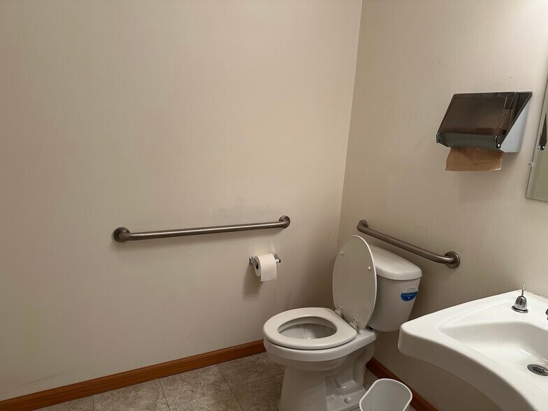 More Photos Of 343 Dewey St, Bennington Office For Lease