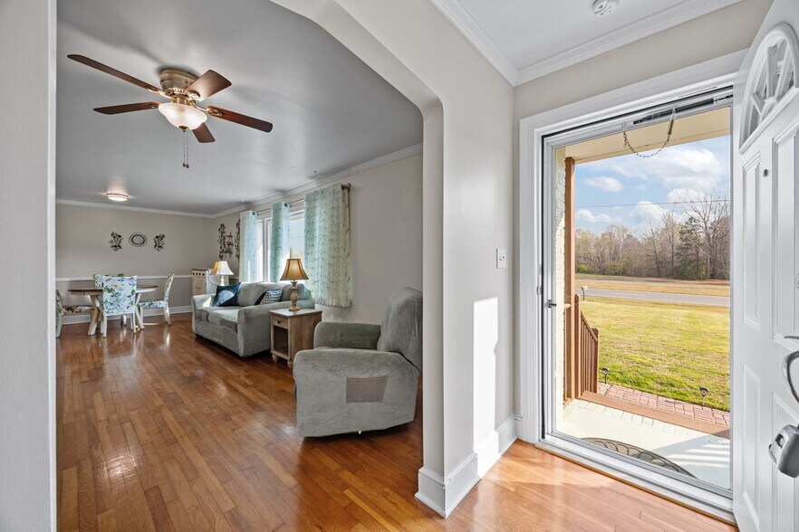 More Photos Of 10612 Durham Rd, Timberlake Flex For Sale